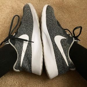 Nike Tanjun SE shoes